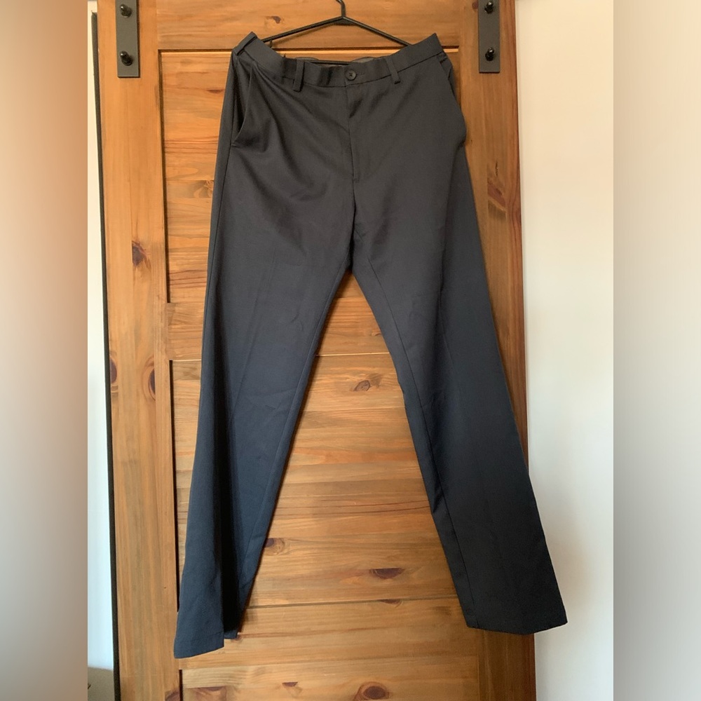Haggar Men's Cool 18 Dress Pants Size 32 X 34 Gray Almost New Straight Leg